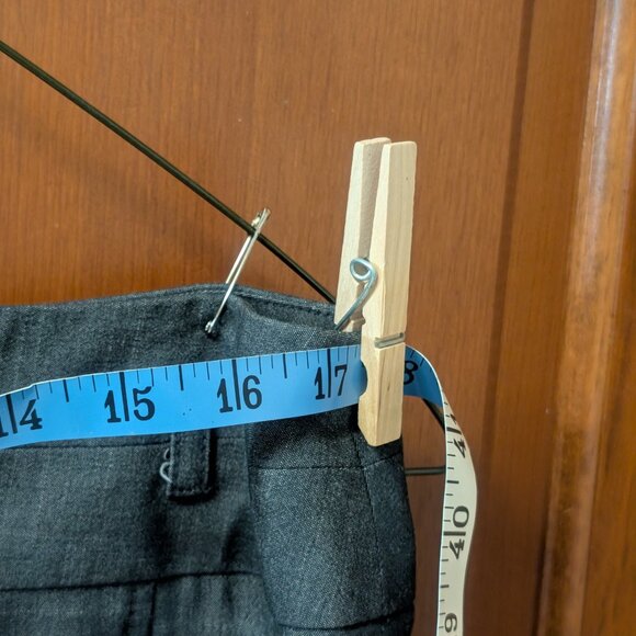 Women's Gray Skirt -- size 12 - Picture 4 of 5